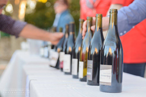 Bouteilles de vins du Pic Saint Loup proposées sur le festival musique & vins du Festapic
